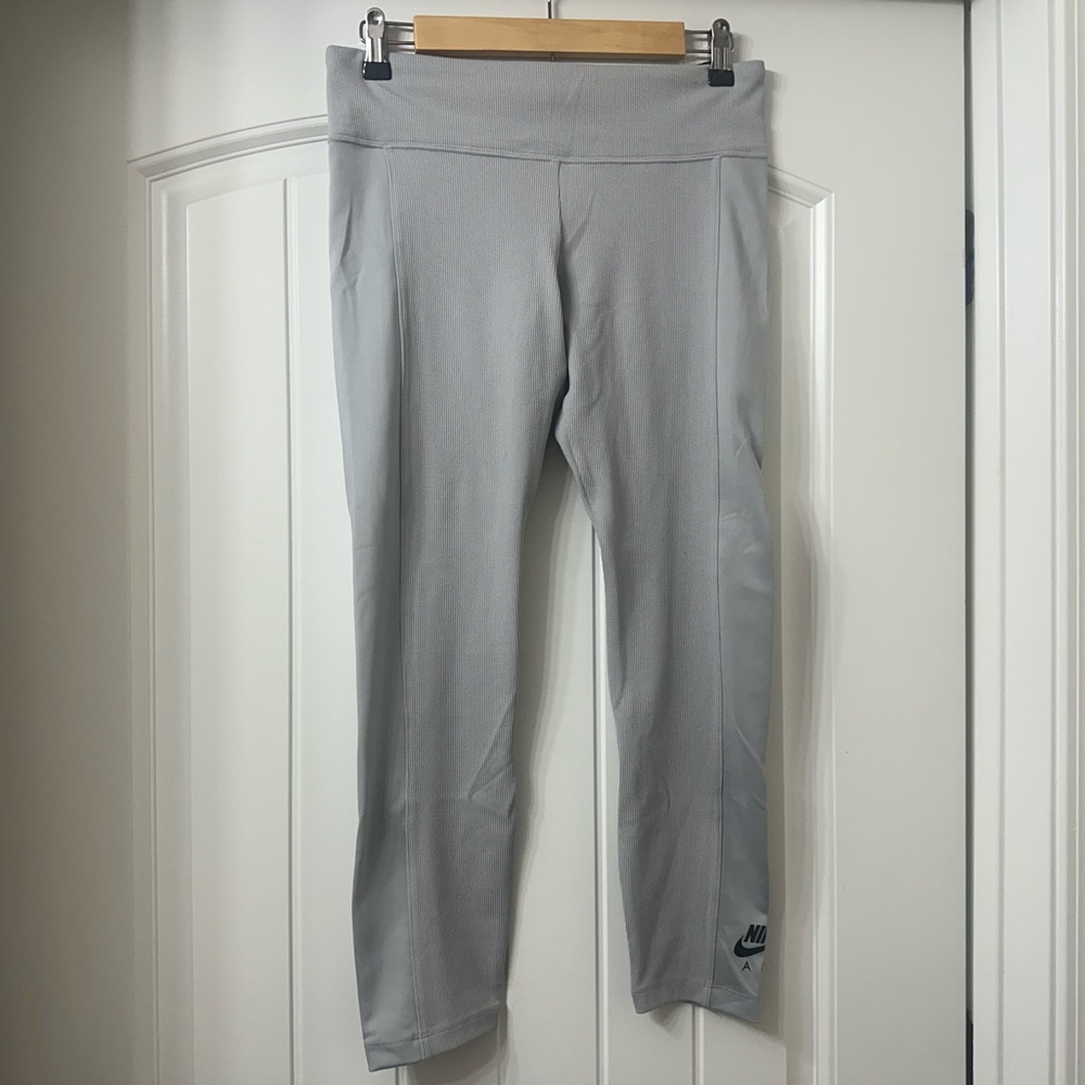 NWT Nike Tight Fit 7/8 Leggings